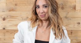 Nadia Barrientos, peluquera: «Si te has teñido el pelo, el agua caliente arrastra el color y además estropea mucho el cabello, es mejor lavarlo siempre con agua tibia tirando a fría»