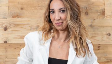 Nadia Barrientos, peluquera: «Si te has teñido el pelo, el agua caliente arrastra el color y además estropea mucho el cabello, es mejor lavarlo siempre con agua tibia tirando a fría»