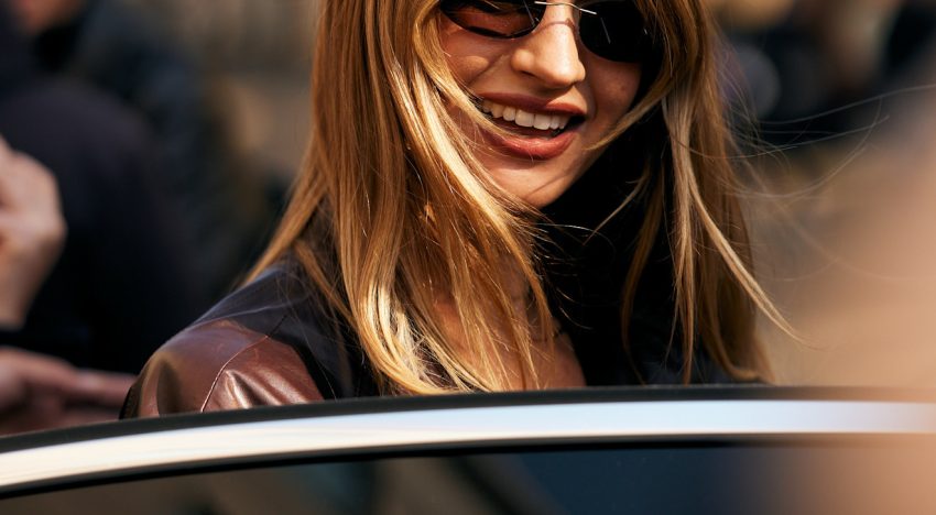 Mónica Duque, experta capilar: «Un toque de aire frío al final del secado ayuda mucho a evitar el frizz en el pelo y casi nadie lo hace»