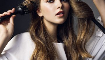 Alberto Sanguino, estilista capilar: «Si el pelo está mojado, es mejor usar un cepillo que sea de fibra de carbono o de plástico porque así evitaremos que el cabello se parta o se electrice»