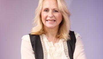 Encarna Moreno, peluquera sevillana: «Se recomienda usar el tinte permanente de 5 a 6 veces al año dejando al pelo que se recupere entre aplicaciones, si no, tu cabello se puede dañar»