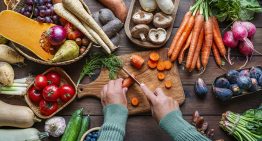 Sonia Lucena, psiconutricionista: «Comer solo fruta y verdura no es la mejor manera de adelgazar ni de tener buen ánimo»