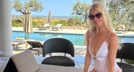 Claudia Schiffer (55 años): «He empezado a entrenar con mis amigas, haciendo de todo, desde cardio hasta yoga o tenis. Cada día hacemos algo nuevo, es divertido»