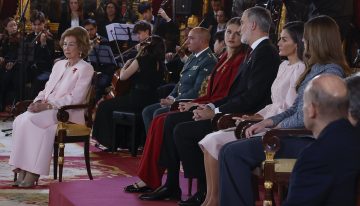 Por qué Leonor ha convertido esta prenda en su uniforme oficial favorito (y cómo nos lo ha vuelto a demostrar hoy)