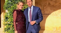 La invitada más elegante del fin de semana fue a una boda de día con un dos piezas efecto vestido que es perfecto para celebrar la Navidad