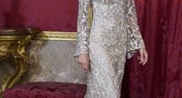 La reina Letizia tiene más de 300 vestidos, y estos son los más espectaculares: del diseño con transparencias al más elegante de Zara