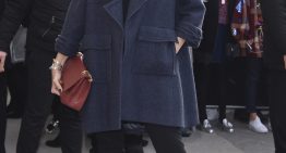 Las novedades de Zara de esta semana que no te puedes perder: Del abrigo azul marino que sustituirá al resto de tu colección, al vestido con el que brillarás esta Nochevieja