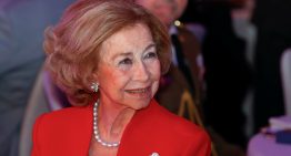 Ni la reina Letizia, ni la princesa Leonor, ni la infanta Sofía, la que mejor lleva el traje rojo en la familia real es la reina Sofía