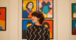 Coco Dávez reúne sus icónicos personajes «sin cara» en una exposición en su estudio de Carabanchel