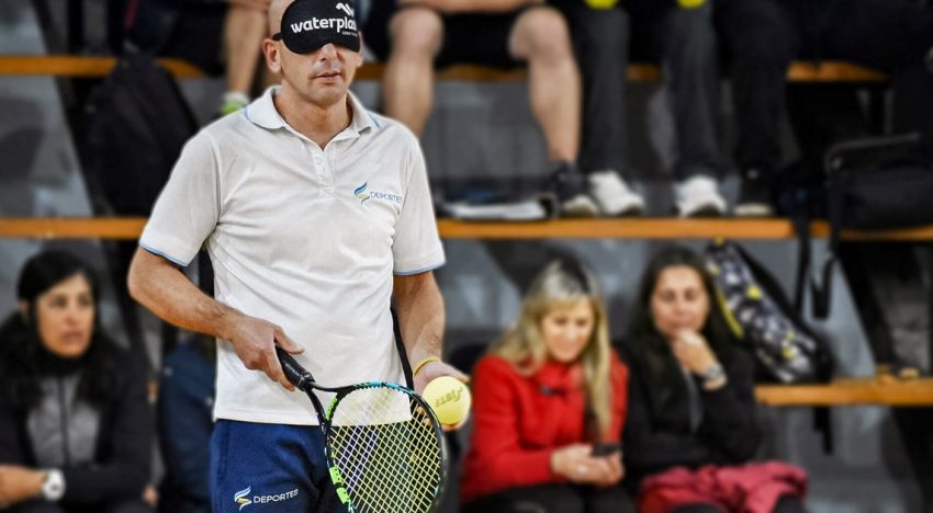 Fue campeón de TC Pista, perdió la vista tras quedar en medio de un tiroteo y ahora es el mejor de la Argentina de tenis para ciegos