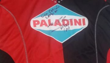 Recuperaron la camiseta de Newell’s firmada por Maradona que habían robado en una muestra en Córdoba