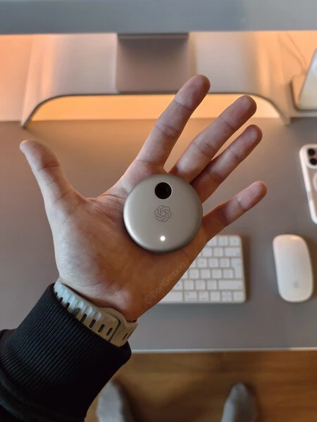 Concepto dispositivo OpenAI