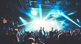 Dua Lipa, Coldplay y otros artistas exigen tope a los precios de reventa de boletos de conciertos