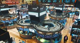 Wall Street cierra con ganancias una jornada de volumen reducido