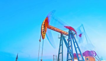 Precios del petróleo cierran con leve baja afectados por Wall Street