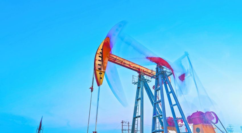 Precios del petróleo cierran con leve baja afectados por Wall Street