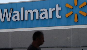 El CEO de Walmart, Doug McMillon, anuncia su jubilación en 2026; acciones caen casi 3%