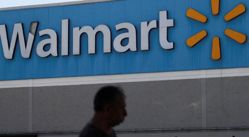 El CEO de Walmart, Doug McMillon, anuncia su jubilación en 2026; acciones caen casi 3%