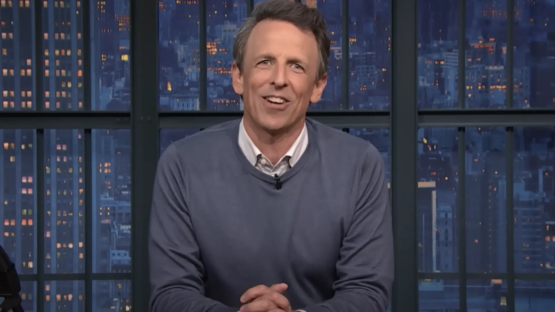 Trump exige a la NBC que despida al presentador Seth Meyers por bromear sobre sus vínculos con Epstein
