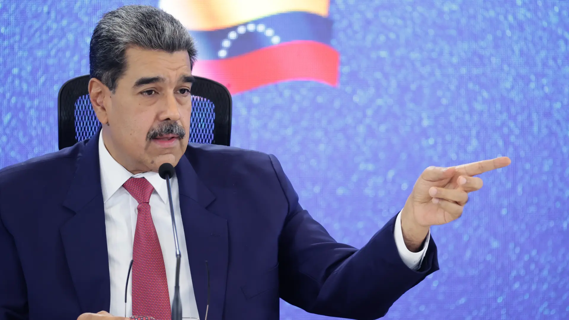 Maduro asegura que destruyó dos aviones del narcotráfico que entraron a su espacio aéreo pese al despliegue de EEUU