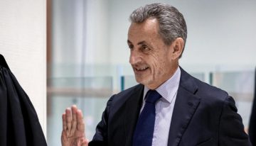 El expresidente francés Nicolas Sarkozy sale de prisión después de 20 días tras las rejas