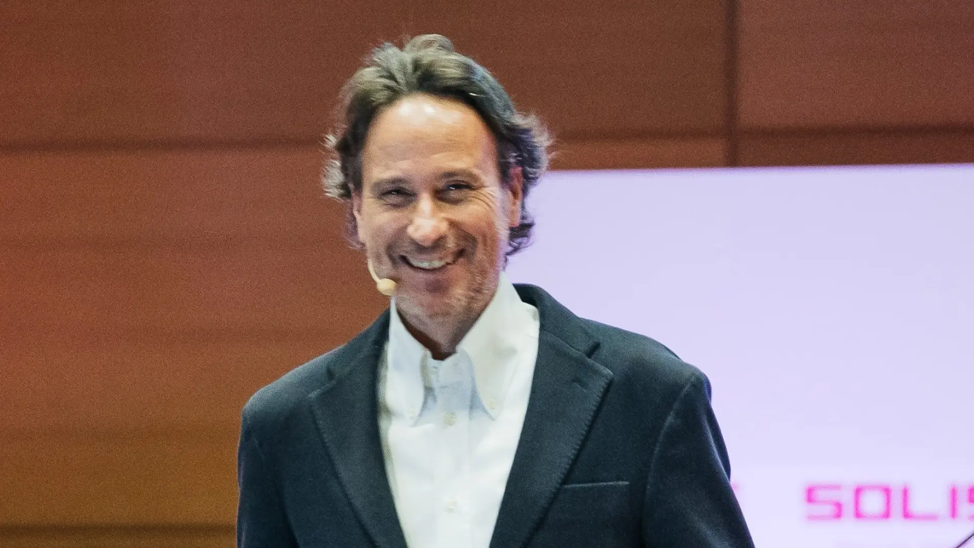 Víctor Küppers: «Todos pasamos por situaciones desagradables, pero son túneles, no pozos, y de los túneles se sale si sigues caminando»