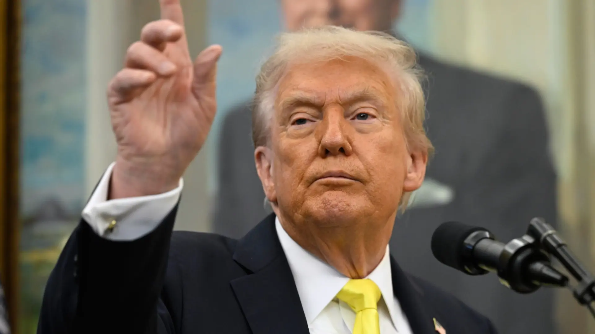 Un Rolex de oro y un lingote de un kilo: los obsequios que empresarios suizos entregaron a Trump antes del acuerdo comercial