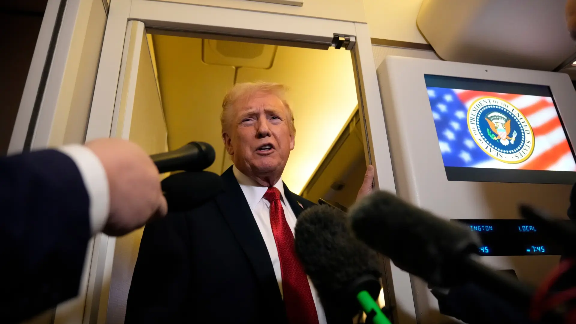 Trump asegura que los estadounidenses recibirán un bono de 2.000 dólares por los aranceles