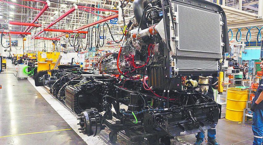 Aranceles a la importación de camiones y autobuses en EU entran en vigor este sábado 1 de noviembre