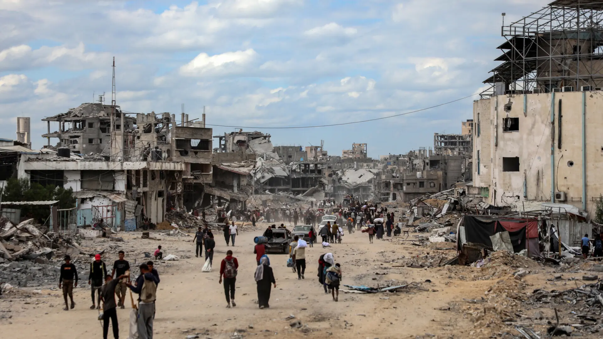 El ejército israelí sigue destruyendo edificios residenciales en Gaza pese al alto el fuego