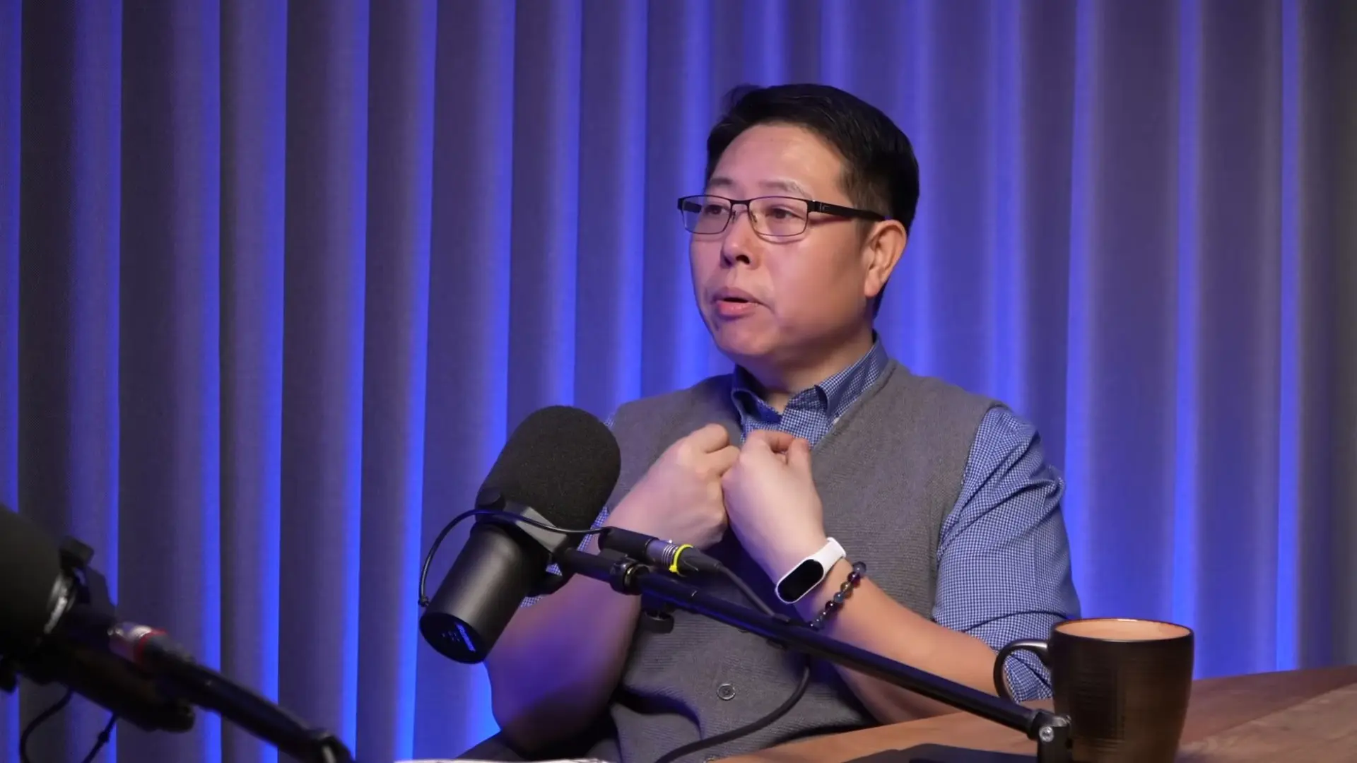 El motivo por el que los chinos siempre acompañan sus comidas con bebidas calientes contado por el doctor Liu Zheng