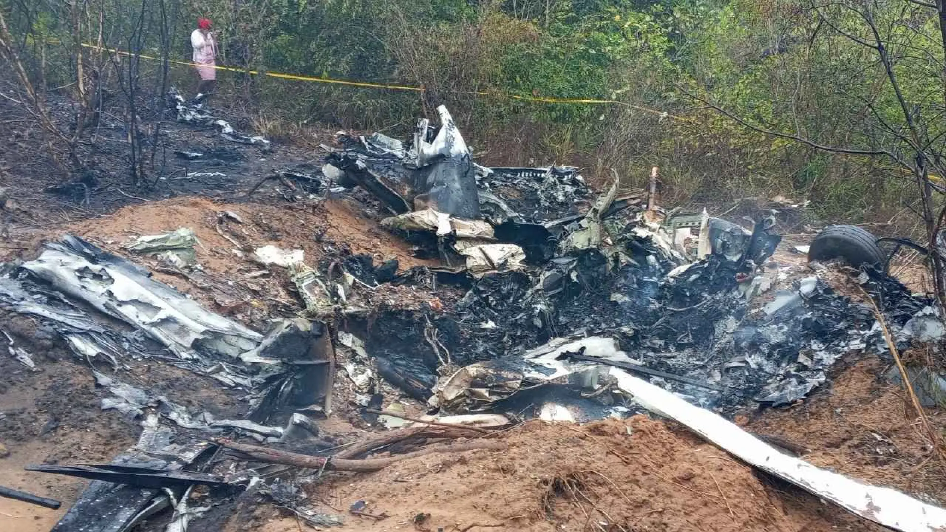 Once turistas mueren al estrellarse una avioneta turística en Kenia