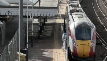 Reino Unido descarta motivos “terroristas” en el ataque con arma blanca en un tren