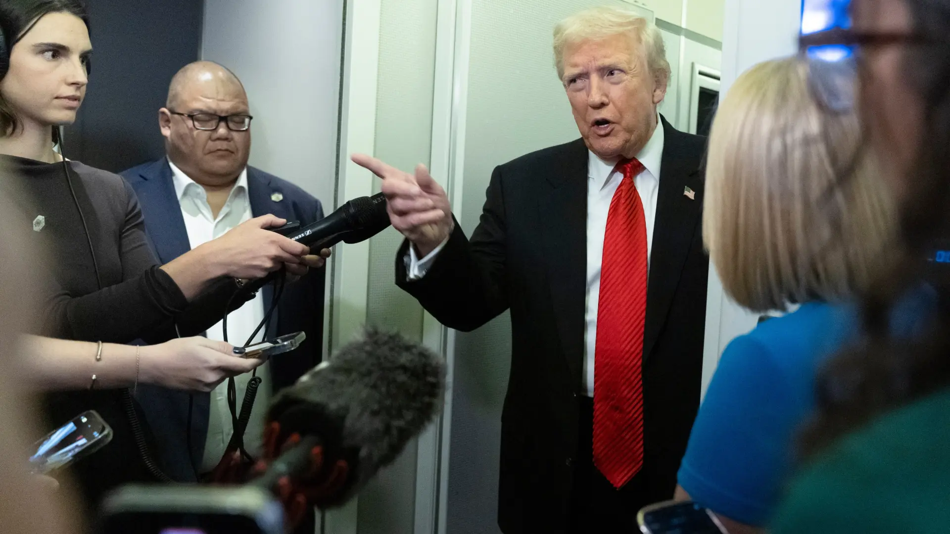 Trump descarta una guerra con Venezuela, pero sugiere que Maduro tiene los días contados