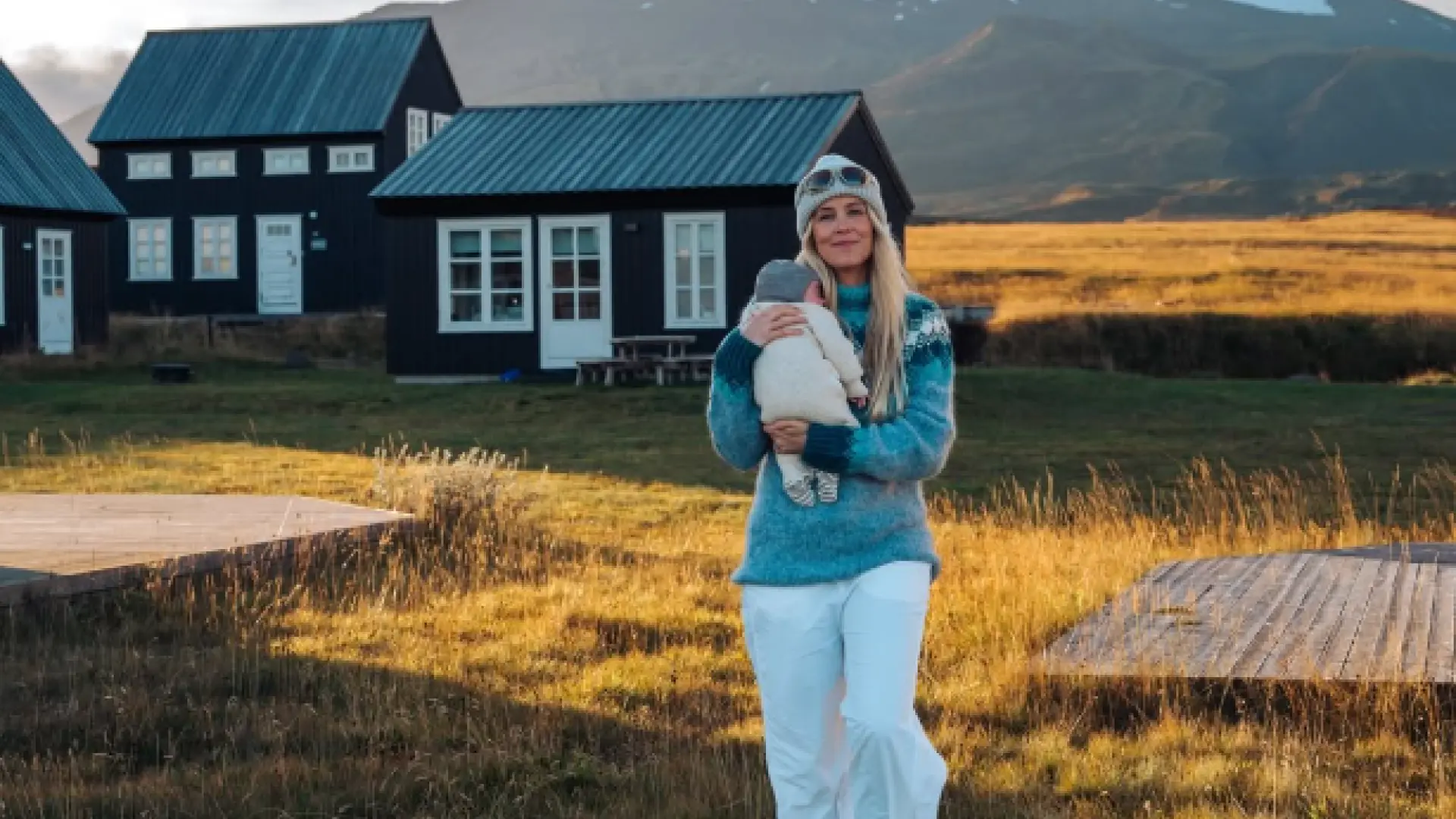 Asa Steinars revela una peculiar norma de Islandia: «Mi bebé todavía no tiene nombre y ya tiene dos meses»