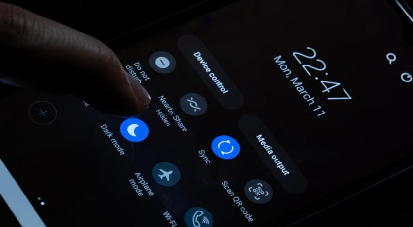 Pantalla en modo claro o modo oscuro: ¿una cuestión estética o algo más profundo?
