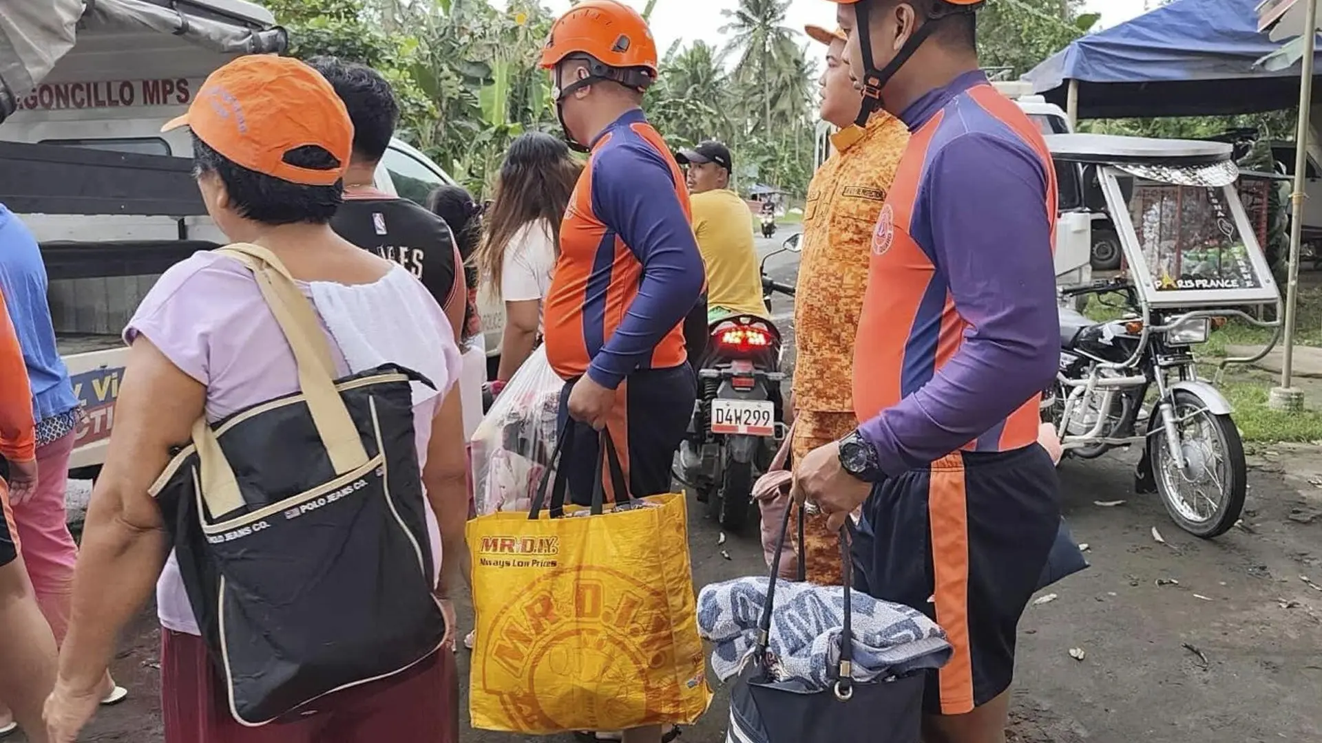 Filipinas evacúa a casi un millón de personas ante la llegada del supertifón Fung-wong