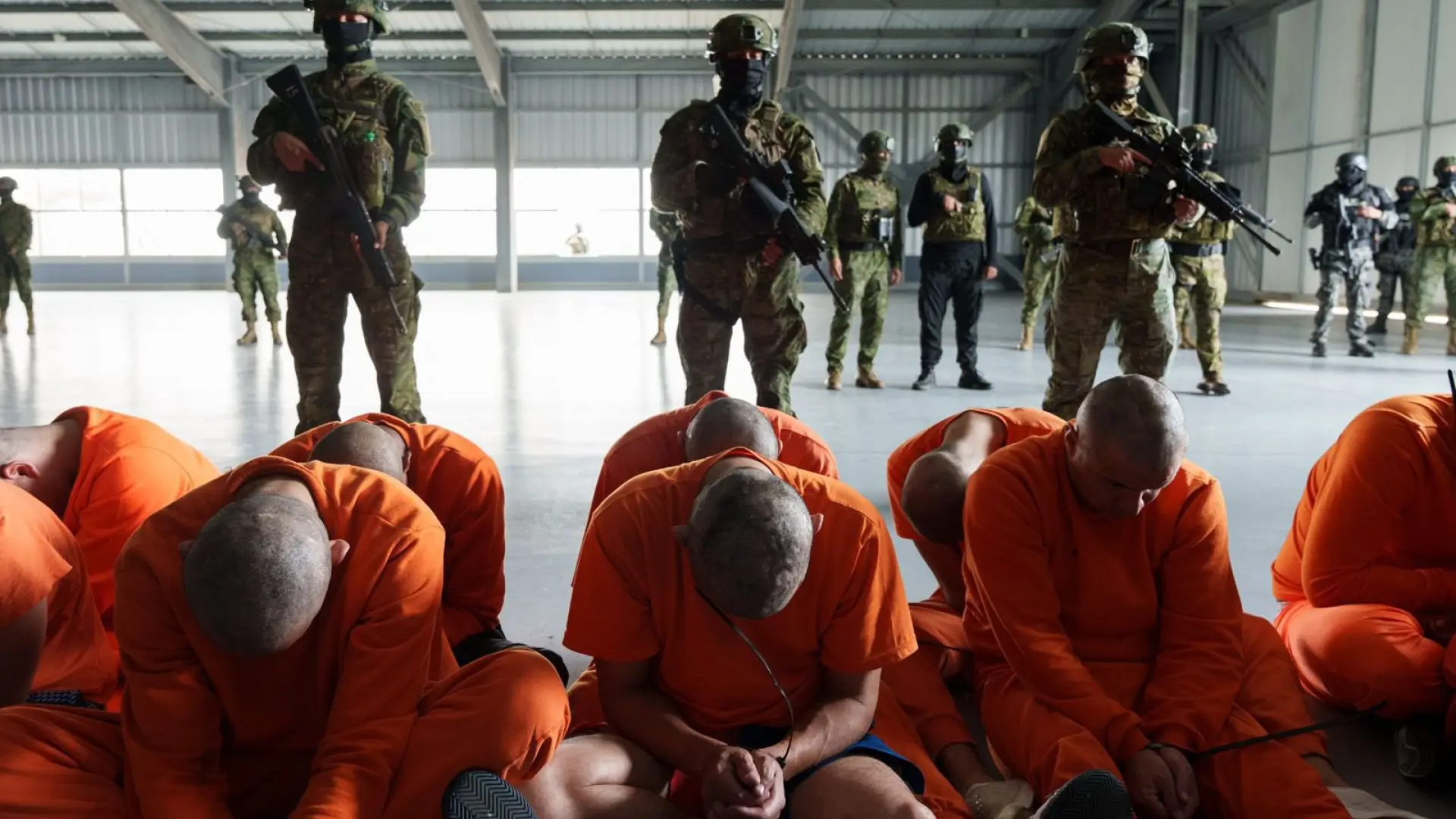 Noboa ironiza con el trato a los presos en su nueva megacárcel de Ecuador: «Ya empezará la quejadera»