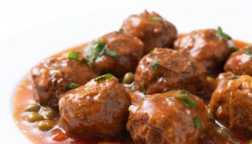 El origen de las albóndigas mexicanas, un viaje del mundo árabe al chile pasilla (Receta)