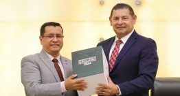 Gobernador de Puebla entrega Paquete Económico al Congreso del estado