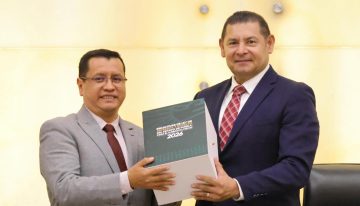 Gobernador de Puebla entrega Paquete Económico al Congreso del estado