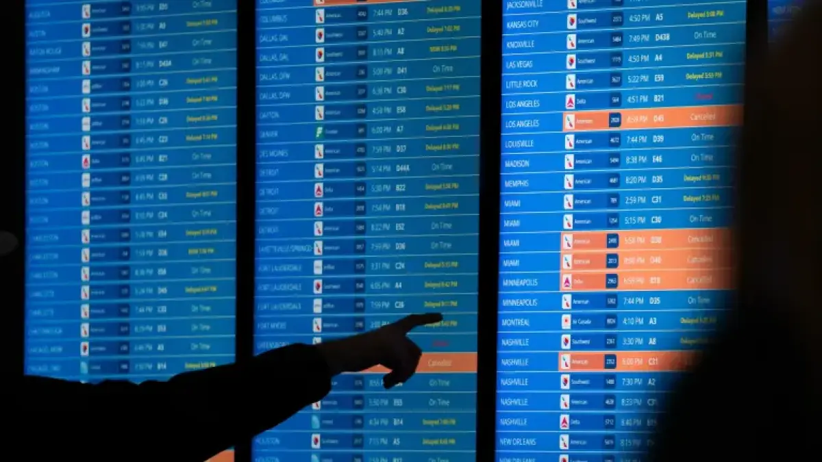 Tránsito aéreo de EU cerca de la normalidad tras reapertura del gobierno