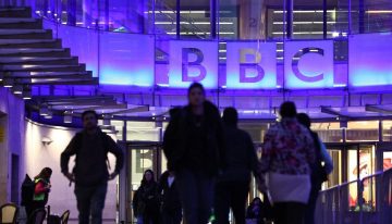 Trump exigirá 5,000 millones de dólares a la BBC por edición de documental