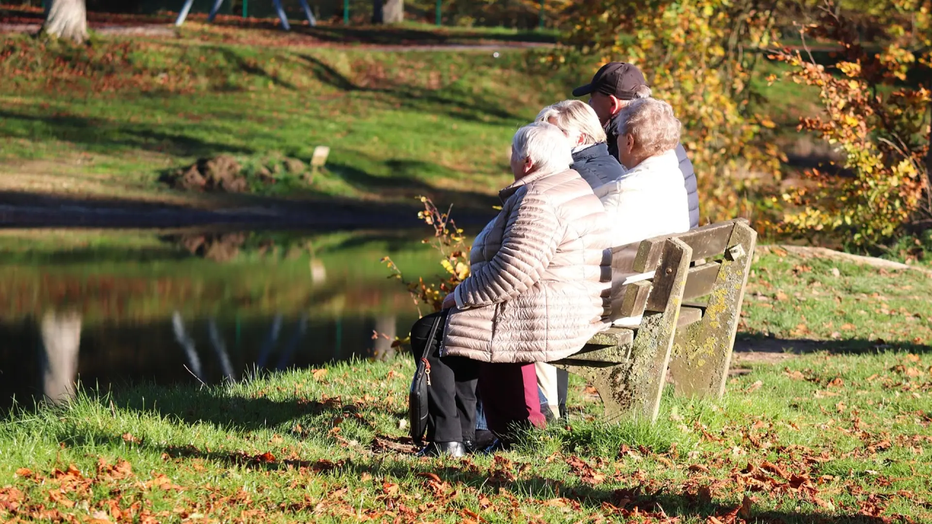 La doctora Elise Dallas aclara por qué tenemos más frío con el paso de la edad: «El metabolismo se ralentiza»