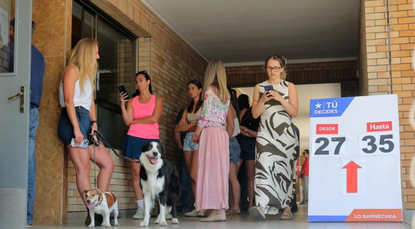 Chile, sacudido por el crimen y con la extrema derecha en auge, elige presidente