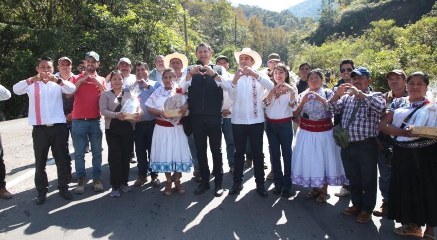 Tras años de olvido, se conectan Sierra Norte y Nororiental con rehabilitación carretera y desarrollo incluyente