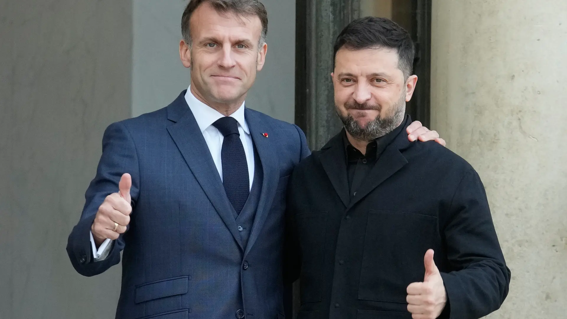 Zelenski pacta con Macron la compra de un centenar de cazas franceses para Ucrania