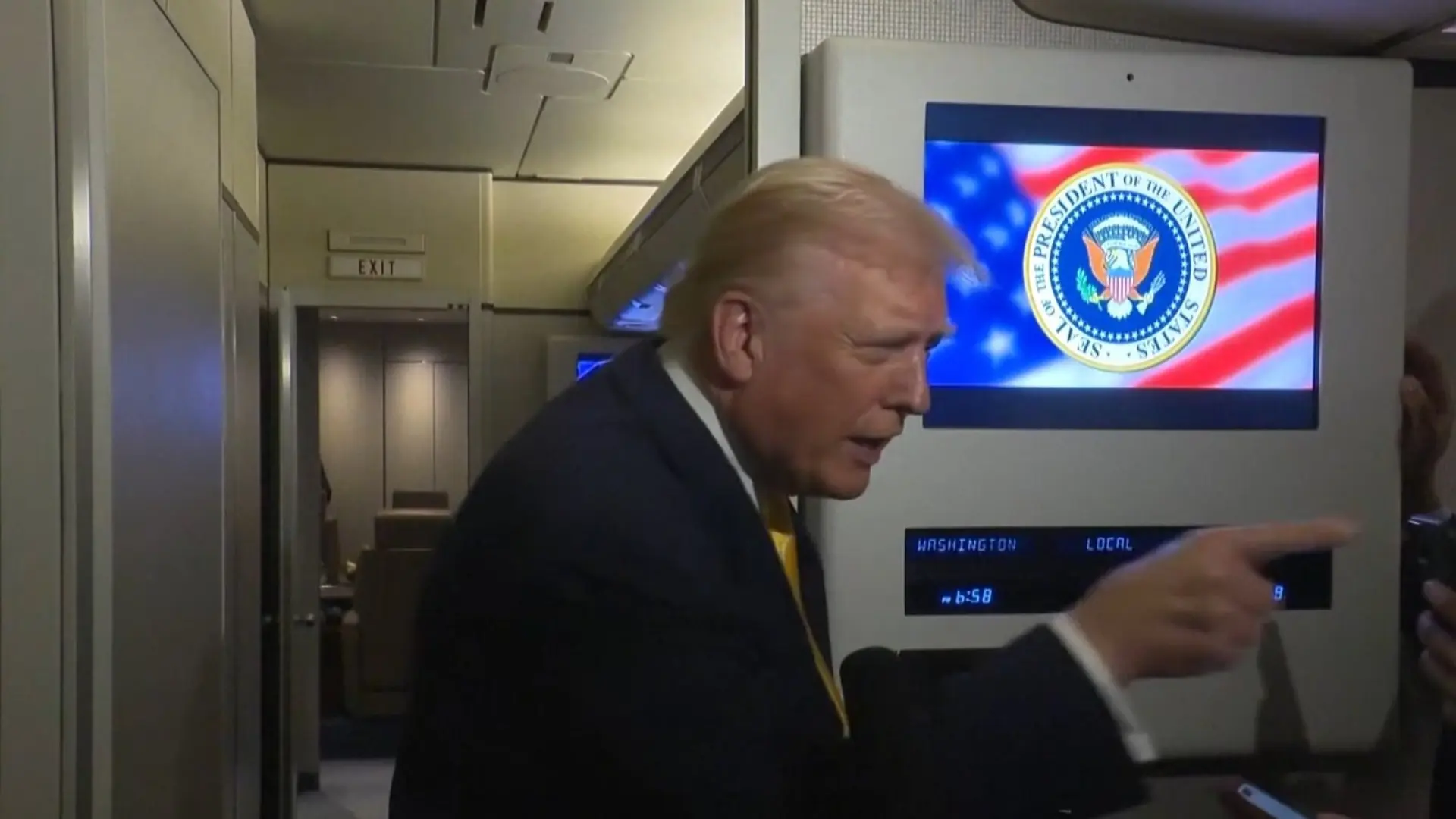 Trump insulta a una periodista que le preguntaba por los archivos de Epstein: «Cállate, cerdita»