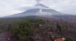 Más de mil evacuados en Indonesia por la erupción de volcán cerca de Bali