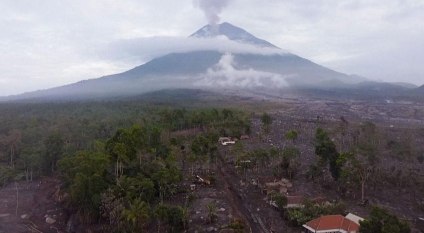 Más de mil evacuados en Indonesia por la erupción de volcán cerca de Bali